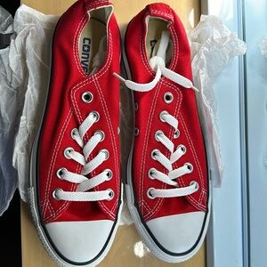 Converses “Chuck Taylor” All Star Red Women’s